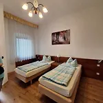 Апартаменты Gaststaette Und Zur Schiene