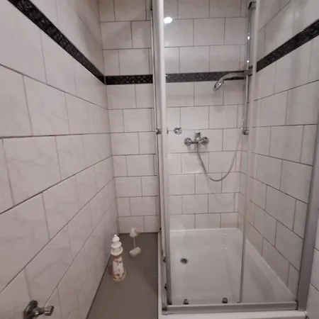 Gaststaette Und Zur Schiene مرسيبورغ