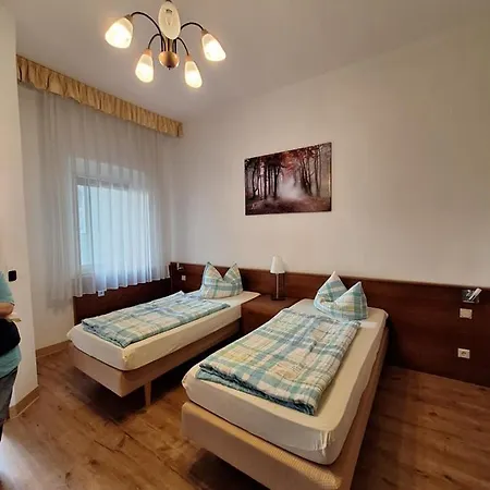 Apartamento Gaststaette Und Zur Schiene