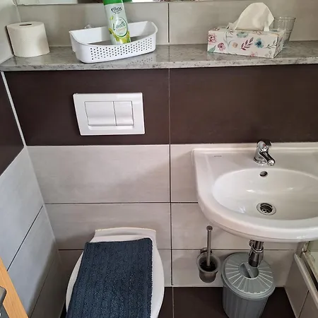 Gaststaette Und Zur Schiene Apartamento Merseburgo