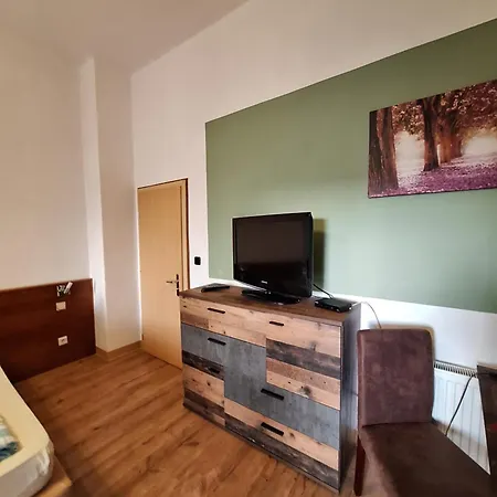 Gaststaette Und Zur Schiene *